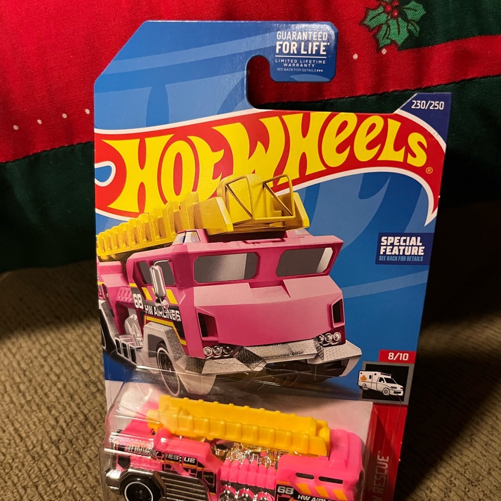 HotWheels pink runaway rescue truck